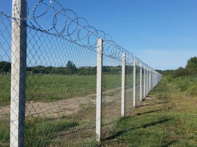 Drótfonat Vadháló drótkerÍtés kerítésdrót kerítés építés betonoszlop0