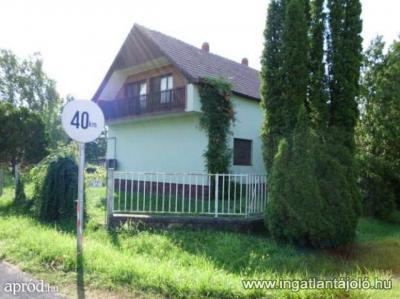 Balatonfenyvesen nyaraló kiadó akciósan 1900.-ft !0