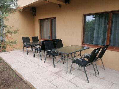 Balatonlellén a strandtól 200 m-re kiadó ház családoknak 9 főig0