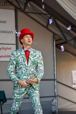 Ovisoknak ajándék0