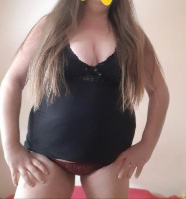 Molett, szőrös puncis 30 as támogatót keres0