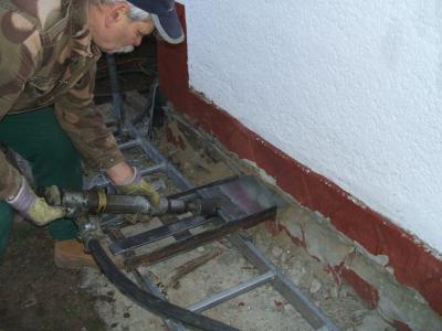 Vizes falak szigetelése acéllemezzel,injektálással,fűrészeléssel.0