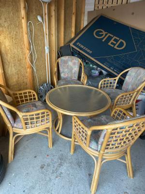 Ingyen Kerti asztalok és Székek0