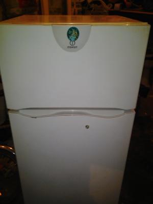 Eladó egy használt, de nagyon jó állapotu felülfagyasztós hűtő.0