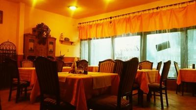 Pincért vagy Pincérnőt keresünk Galyatetőre egy családias étterembe0