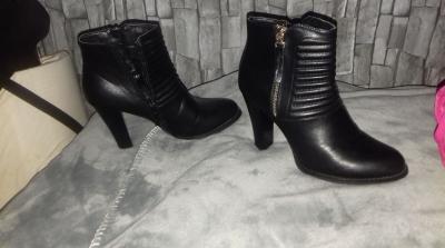 Új 38 as csizma, új 37-es cipő0