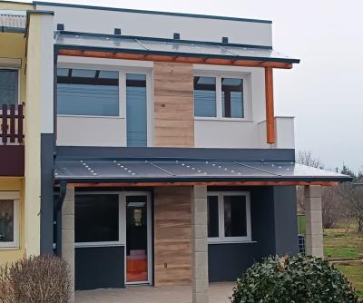 Eladó Nagyoroszi kertvárosias részén, belső kétszintes ikerház.0