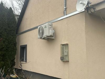 Felújított, kertkapcsolatos lakás eladó VácDeákváron!0