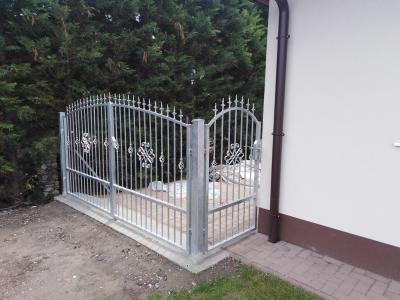 Lakatos munkák. Kapu, kerítés, korlát, lépcső, előtető.0