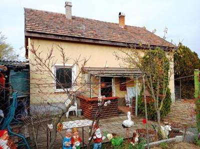 Eladó kétszintes családi ház Vácrátóton.0