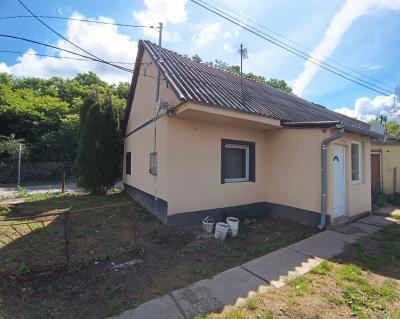 Eladó társasházi lakás Vác, Gombási út végén.0