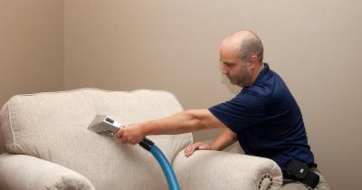 Mósó- és vegytisztító munkatárs0