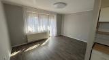 Elad� kompletten fel�j�tott erk�lyes, t�rsash�zi t�gla lak�s V�con.