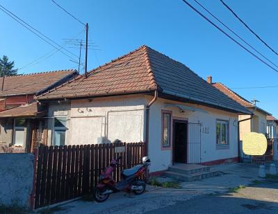 Eladó családi ház Kemence központjában0