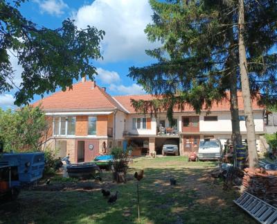 Eladó tágas, kétgenerációs parasztház Szokolyán.0