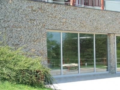 Karmacsi fűrészelt mediterrán kő Akció!0