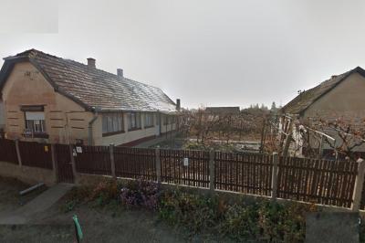 Debrecenben építési telek régi házzal eladó0