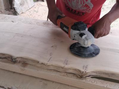 Csiszoló betonított és segédmunka0