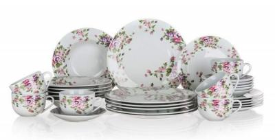 A virágmintás tányérkészlet minden terítékhez kiválóan illik.0