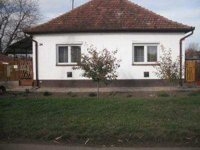 2 szobás gázkonvektor fűtésű családi ház0