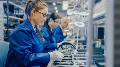 KIEMELT GYÁRI MUNKÁS0