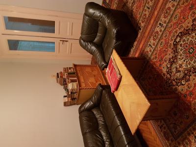 bőr sarok ülőgarnitúra és 1 db bőr fotel0