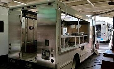 Fémipari munkásokat keresünk büfékocsik építéséhez0