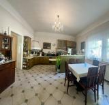 Vácon, nagypolgári stílusú családi ház eladó.